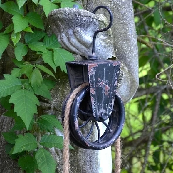 Peacock Park Pulley Bucket Planter